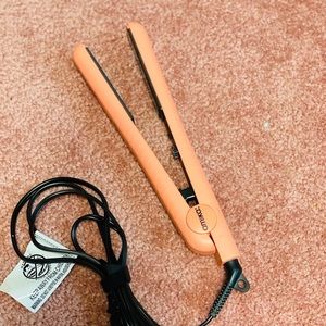 Brand new amika straightener.